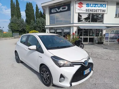 Usata Toyota Yaris 73 CV (53 kW) 2015 Bianco Utilitaria