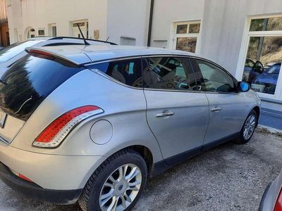 Begagnad Lancia Delta 120 HK (88 kW) 2010 Grå Halvkombi