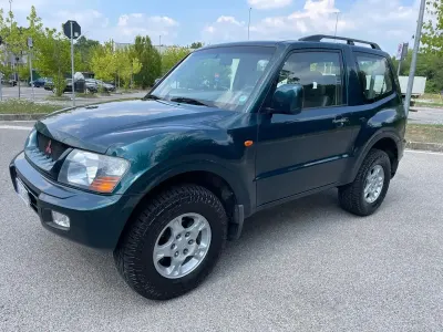 Usata Mitsubishi Pajero 160 CV (117 kW) 2002 Verde SUV