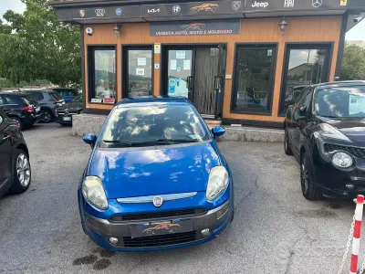 Usata Fiat Punto Evo Dynamic 75 CV (55 kW) 2010 Bluazzurro Utilitaria