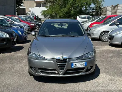 Usata Alfa Romeo 147 Progression 105 CV (77 kW) 2008 Grigio Utilitaria