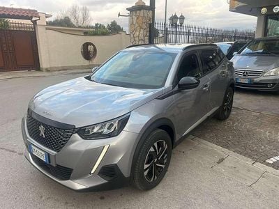 Usata Peugeot 2008 Allure 102 CV (75 kW) 2023 Argento SUV