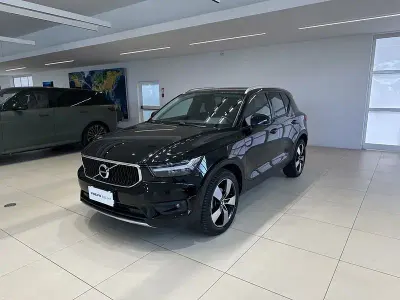 Usata Volvo XC40 Momentum 163 CV (119 kW) 2020 Nero SUV