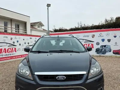 Begagnad Ford Focus 90 HK (66 kW) 2008 Grå Kombi