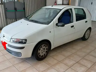 Usata Fiat Punto 80 CV (58 kW) 2002 Bianco Utilitaria