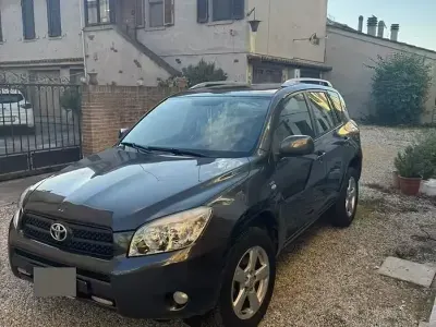 Usata Toyota RAV4 136 CV (100 kW) 2006 Verde SUV