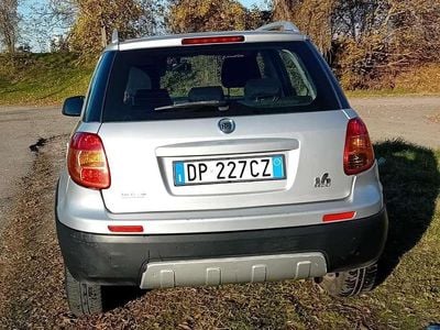 Usata Fiat Sedici 107 CV (78 kW) 2008 Argento SUV