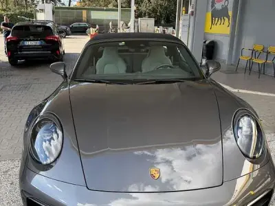 Usata Porsche 992 385 CV (283 kW) 2025 Grigio Cabrio