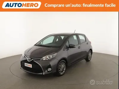 Usata Toyota Yaris Active 90 CV (66 kW) 2016 Grigio Berlina