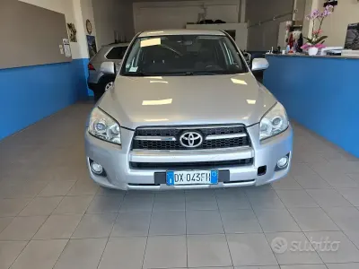 Usata Toyota RAV4 150 CV (110 kW) 2009 Grigio SUV