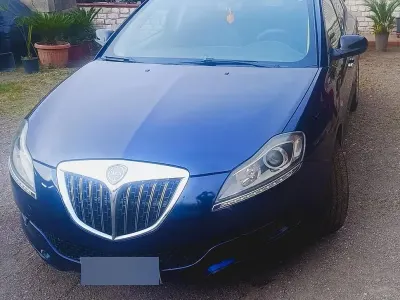 Usata Lancia Delta 120 CV (88 kW) 2009 Blu Utilitaria