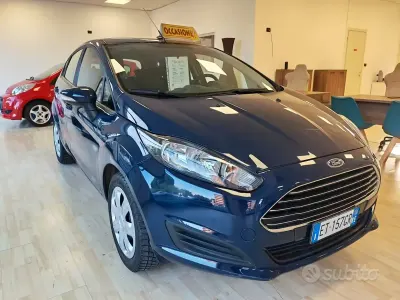Usata Ford Fiesta 60 CV (44 kW) 2013 Blu Berlina