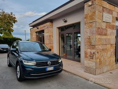Usata VW Tiguan Life 131 CV (96 kW) 2022 Verde SUV