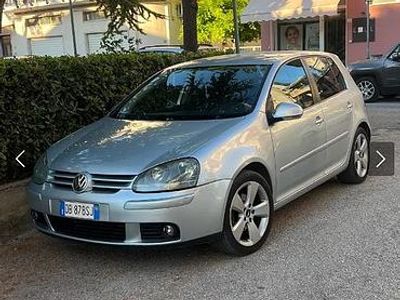 Grigio Usata 2006 VW Golf V Berlina | 2400 € (Buon prezzo)