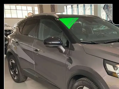 Usata Renault Captur Techno 101 CV (74 kW) 2024 Grigio scuro  tetto nero SUV