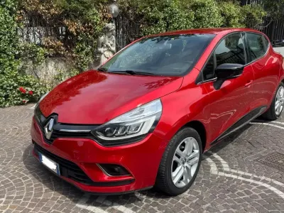 Usata Renault Clio 89 CV (65 kW) 2019 Rosso