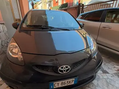 Usata Toyota Aygo 68 CV (50 kW) 2005 Blu Utilitaria