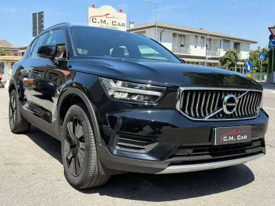 Usata Volvo XC40 Momentum 129 CV (94 kW) 2022 Nero SUV