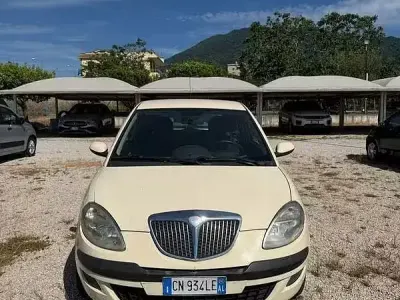 Usata Lancia Ypsilon 2004 Bianco Utilitaria