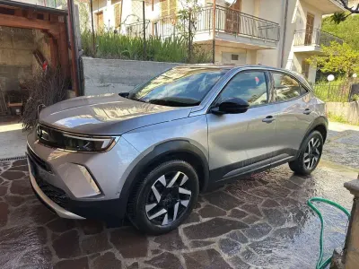 Usata Opel Mokka Elegance 136 CV (100 kW) 2023 Argento SUV