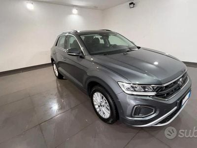 Usata VW T-Roc Life 149 CV (109 kW) 2022 Grigio SUV