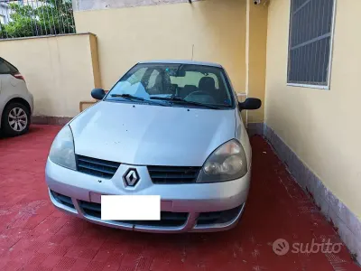 Käytetty Renault Clio II 75 HP (55 kW) 2007 Harmaa Sedan