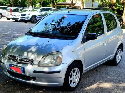 Usata Toyota Yaris Verso Sol 75 CV (55 kW) 2002 Grigio Monovolume