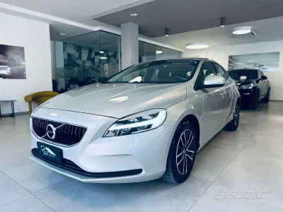 Usata Volvo V40 Business Edition 120 CV (88 kW) 2019 Beige Berlina