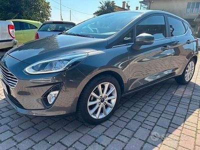 Usata Ford Fiesta 86 CV (63 kW) 2019 Grigio Utilitaria