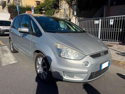 Usata Ford S-MAX Titanium 140 CV (102 kW) 2009 Grigio chiaro Monovolume