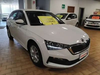 Usata Skoda Scala Ambition 110 CV (80 kW) 2021 Bianco luna Utilitaria