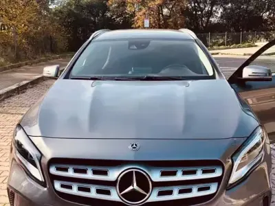 Usata Mercedes GLA200 136 CV (100 kW) 2017 Grigio SUV