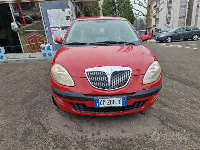 Usata Lancia Ypsilon 95 CV (69 kW) 2004 Rosso Utilitaria