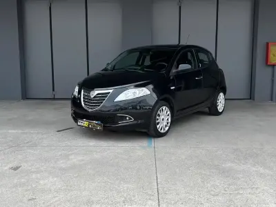 Usata Lancia Ypsilon 95 CV (69 kW) 2015 Nero Utilitaria