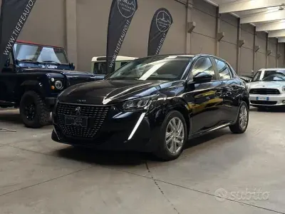 Usata Peugeot 208 Active 75 CV (55 kW) 2020 Nero metallizzato Utilitaria