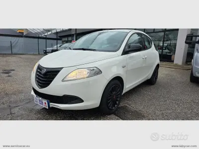 Usado Lancia Ypsilon 69 HP (50 kW) 2015 Branco Citadino
