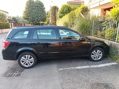 Usata Opel Astra 110 CV (80 kW) 2008 Station wagon