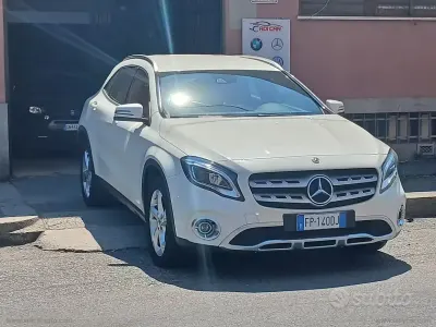 Usata Mercedes GLA200 136 CV (100 kW) 2018 Bianco SUV