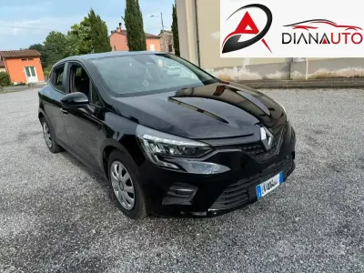 Usata Renault Clio V 101 CV (74 kW) 2021 Nero Berlina