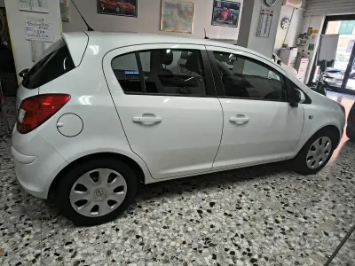 Używany Opel Corsa Edition 75 KM (55 kW) 2014 Biały Hatchback