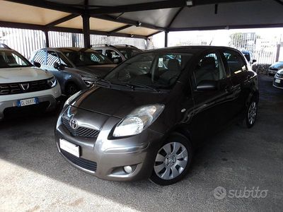 Usata Toyota Yaris 90 CV (66 kW) 2009 Grigio Utilitaria