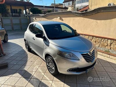 Usata Lancia Ypsilon Silver 69 CV (50 kW) 2012 Grigio Utilitaria