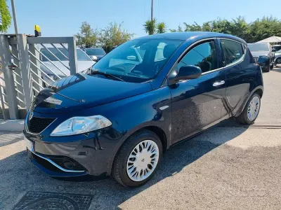 Usata Lancia Ypsilon Gold 95 CV (69 kW) 2016 Bluazzurro Utilitaria