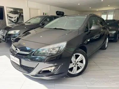 Usata Opel Astra 110 CV (80 kW) 2015 Nero Station wagon