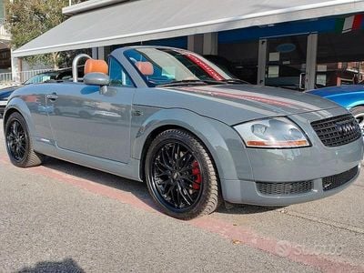 Usata Audi TT Roadster 179 CV (131 kW) 2000 Grigio topo perlato Cabrio