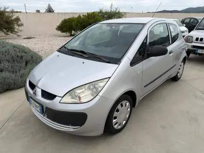 Usata Mitsubishi Colt 75 CV (55 kW) 2008 Argento Berlina