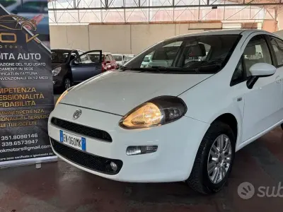 Usata Fiat Punto Lounge 77 CV (56 kW) 2012 Bianco Utilitaria