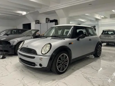 Usata Mini ONE 90 CV (66 kW) 2005 Grigio Utilitaria