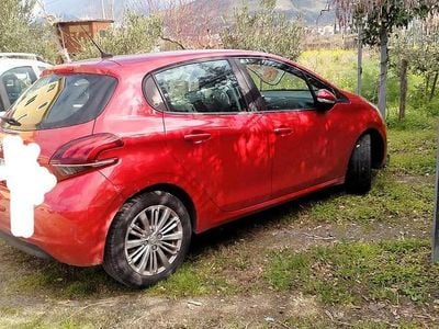 Usata Peugeot 208 102 CV (75 kW) 2019 Rosso Utilitaria