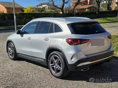 Usata Mercedes GLA200 150 CV (110 kW) 2023 Grigio SUV